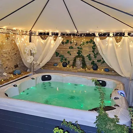 De 5 Avec Piscine Privee Jacuzzi Et Terrasse A Saudoy Villa