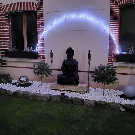 De 5 Avec Piscine Privee Jacuzzi Et Terrasse A Saudoy